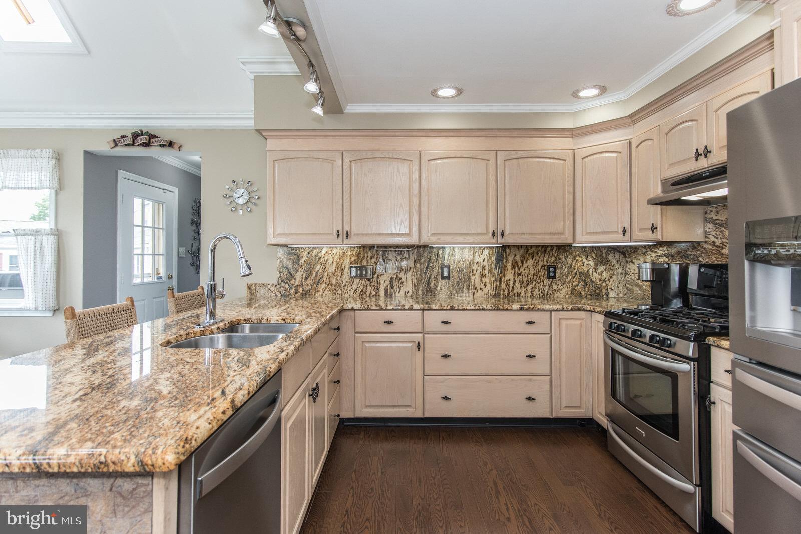 518 Stewart Road Hatboro, PA 19040 - Photo 37 of 103 Granite Countertop and Backsplash