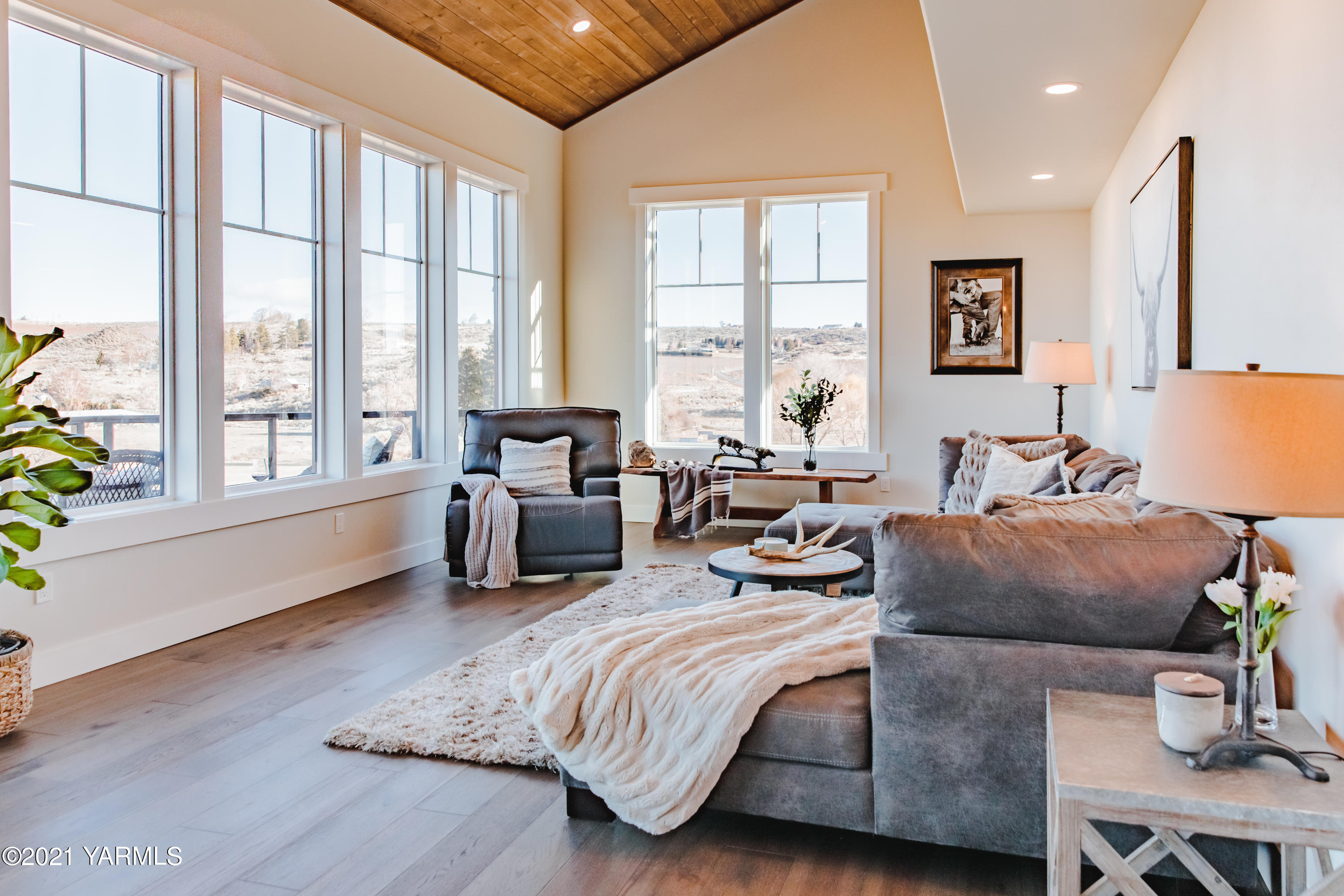 491 Elliott Road Cowiche, WA 98923 - Photo 15 of 49 a living room with furniture and large windows