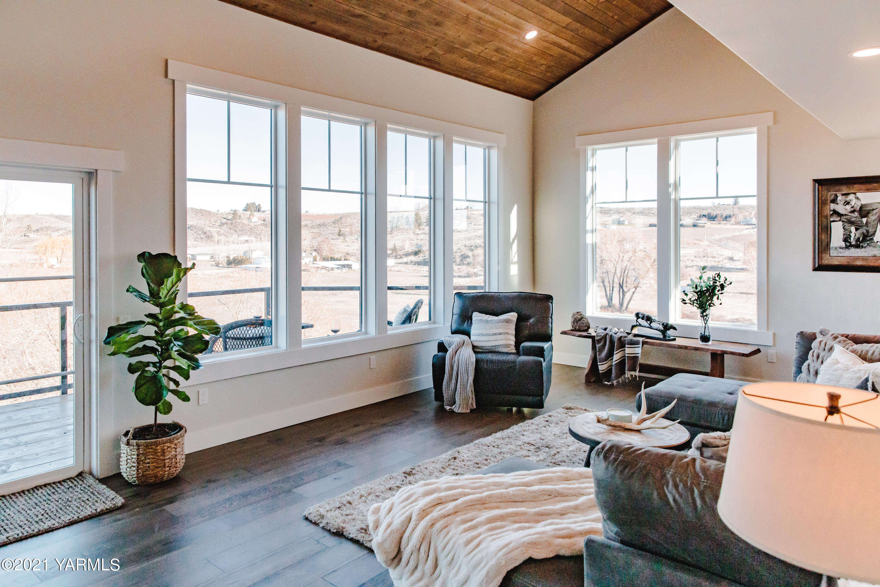 491 Elliott Road Cowiche, WA 98923 - Photo 18 of 49 a living room with furniture and windows