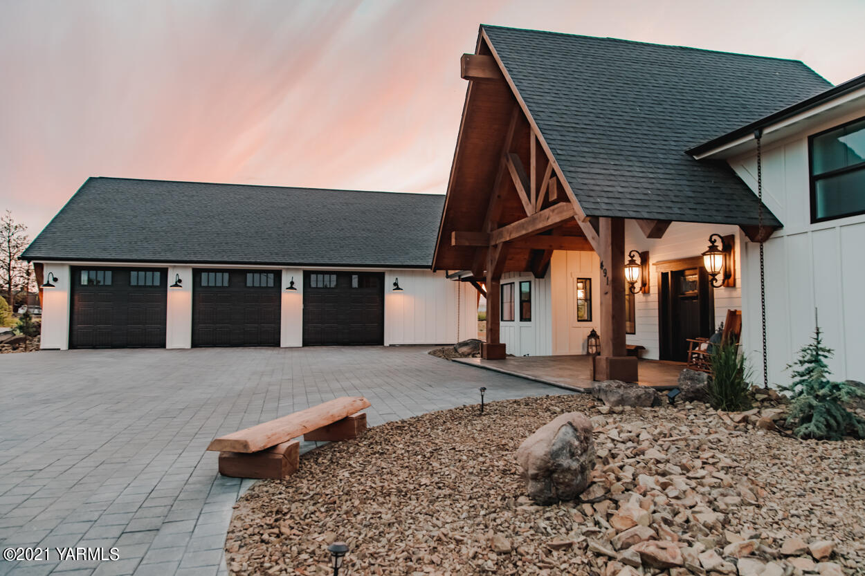 491 Elliott Road Cowiche, WA 98923 - Photo 3 of 49 a front view of a house