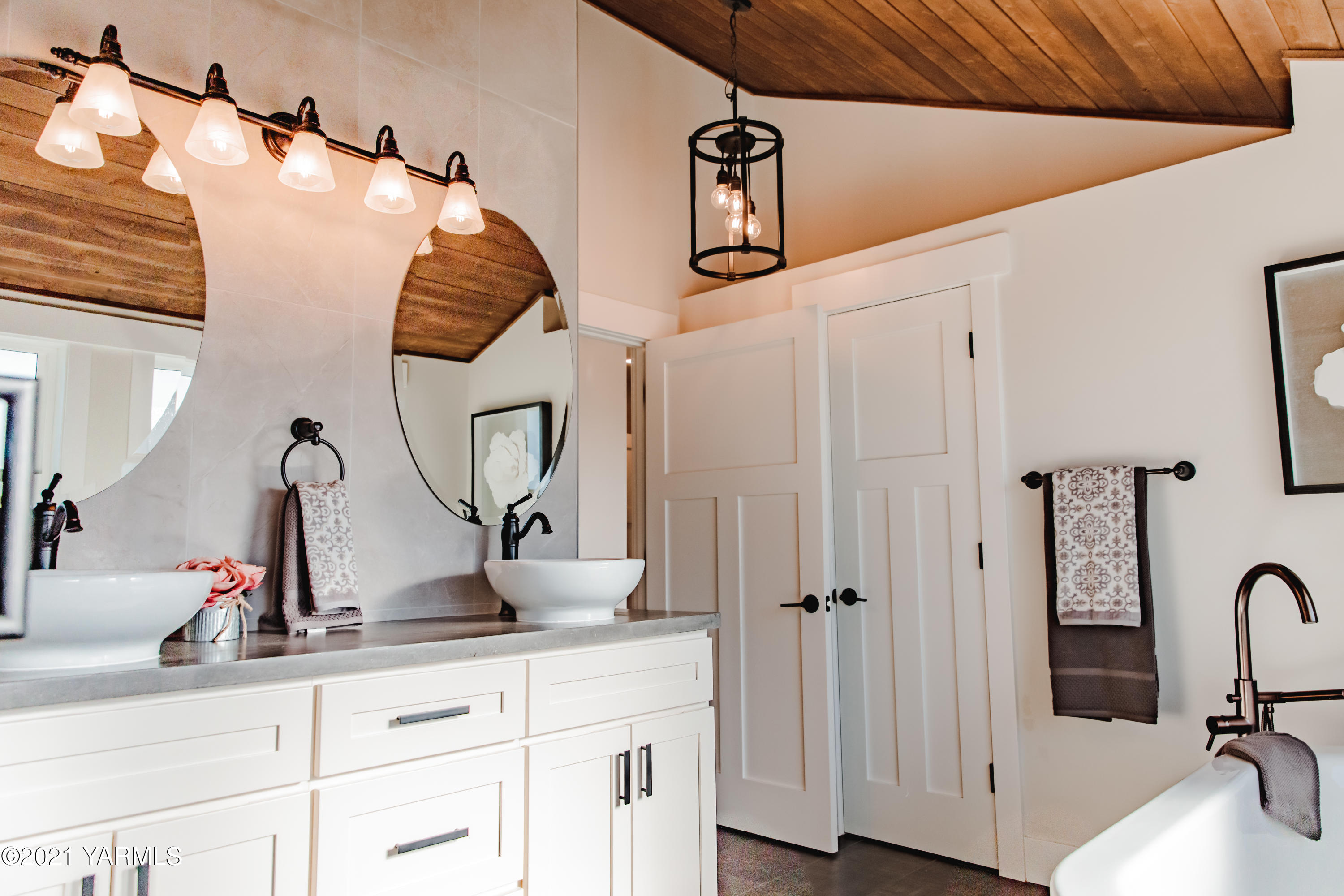 491 Elliott Road Cowiche, WA 98923 - Photo 27 of 49 a bathroom with a sink and mirror