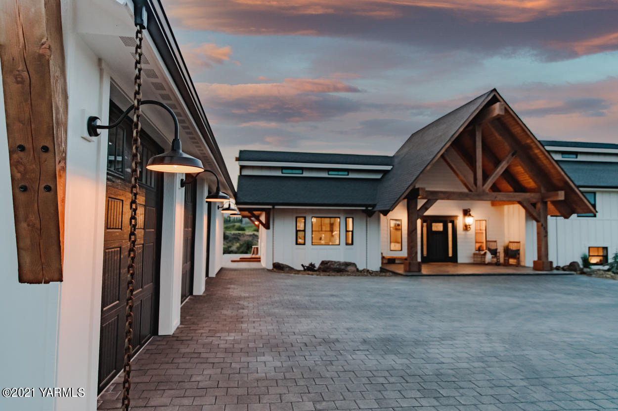 491 Elliott Road Cowiche, WA 98923 - Photo 4 of 49 a view of a car park in front of house