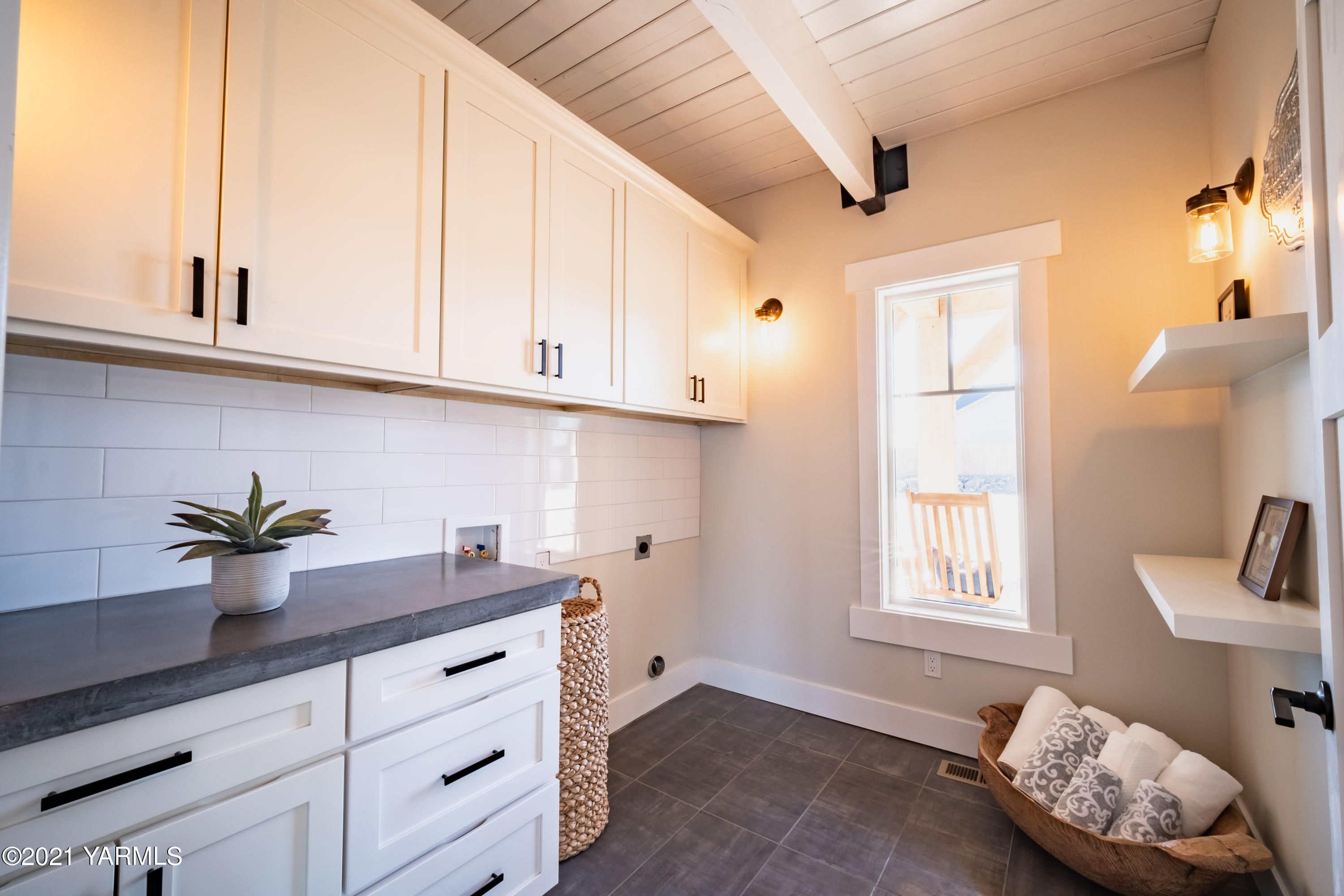 491 Elliott Road Cowiche, WA 98923 - Photo 31 of 49 a bedroom with a bed and a window