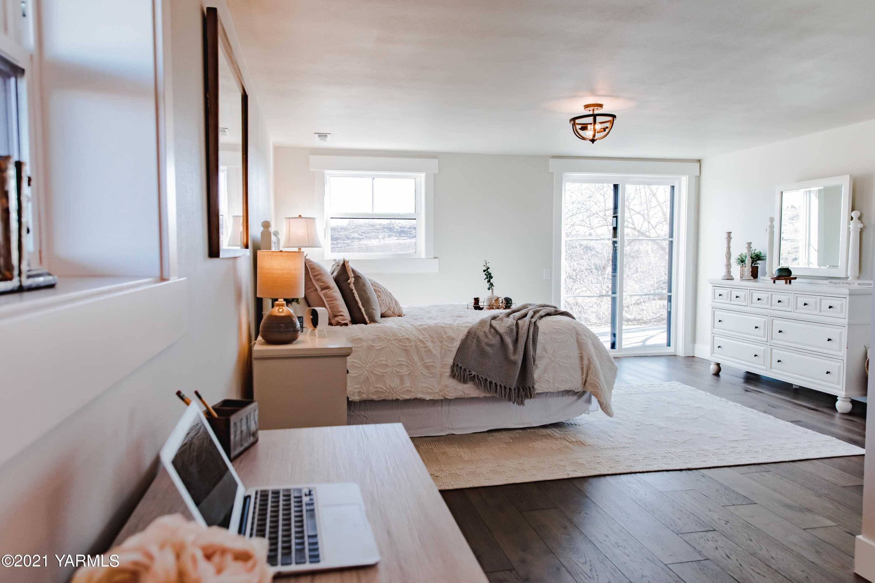 491 Elliott Road Cowiche, WA 98923 - Photo 35 of 49 a bed room with a bed and a couch