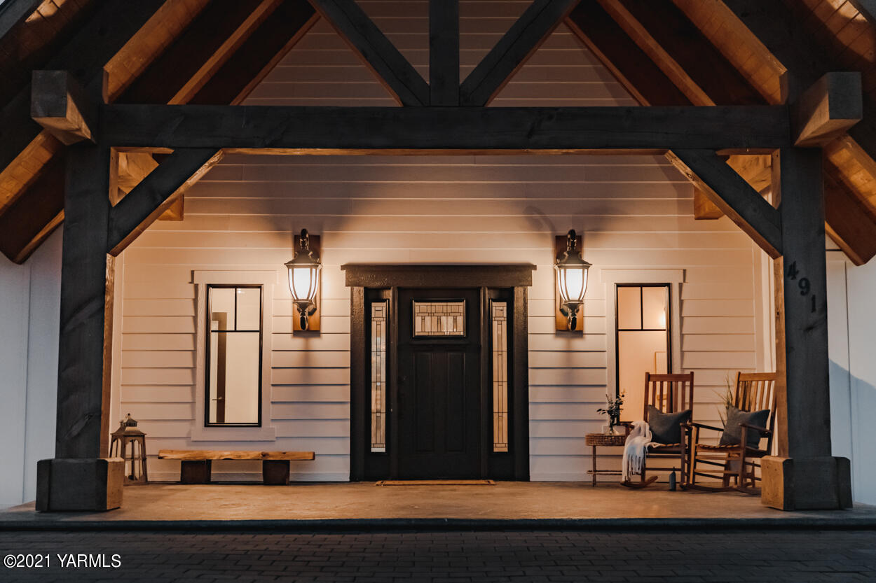 491 Elliott Road Cowiche, WA 98923 - Photo 5 of 49 a front view of a house