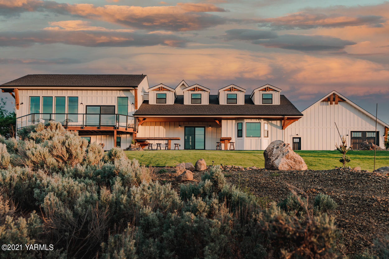 491 Elliott Road Cowiche, WA 98923 - Photo 41 of 49 a front view of residential houses with yard