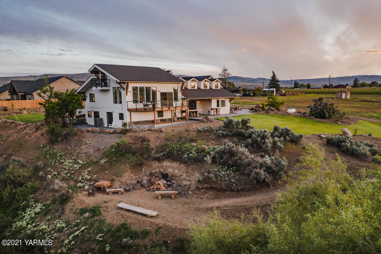 491 Elliott Road Cowiche, WA 98923 - Photo 44 of 49 a view of a lake with house