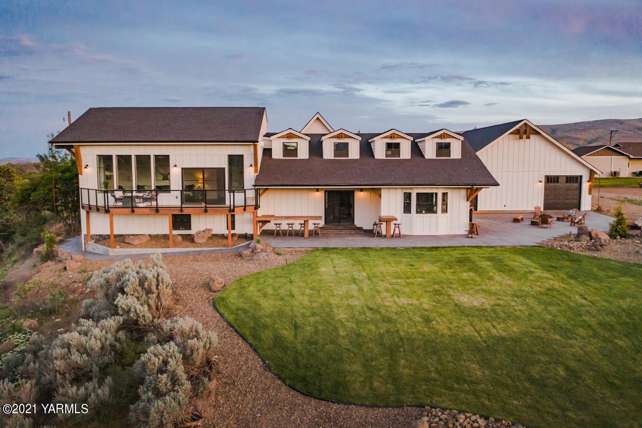 491 Elliott Road Cowiche, WA 98923 - Photo 48 of 49 a view of a house with a swimming pool
