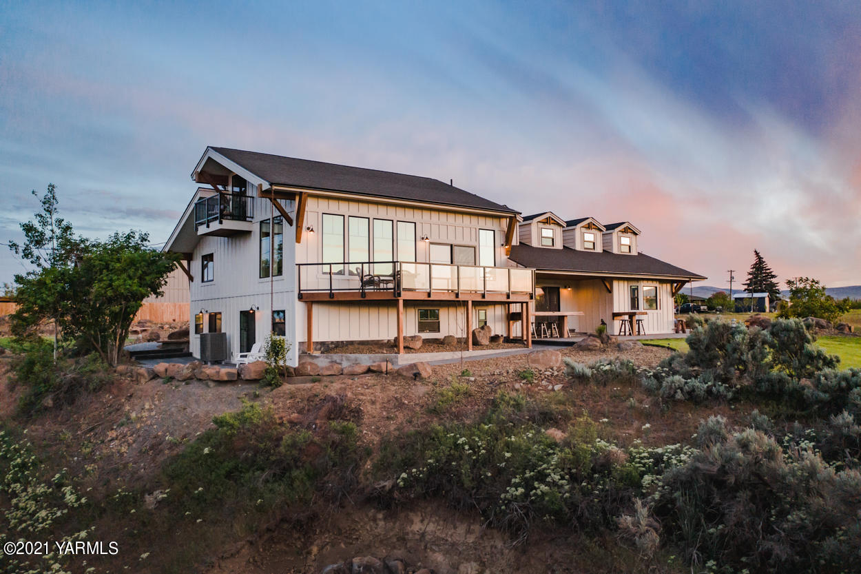 491 Elliott Road Cowiche, WA 98923 - Photo 49 of 49 front view of a house with a yard