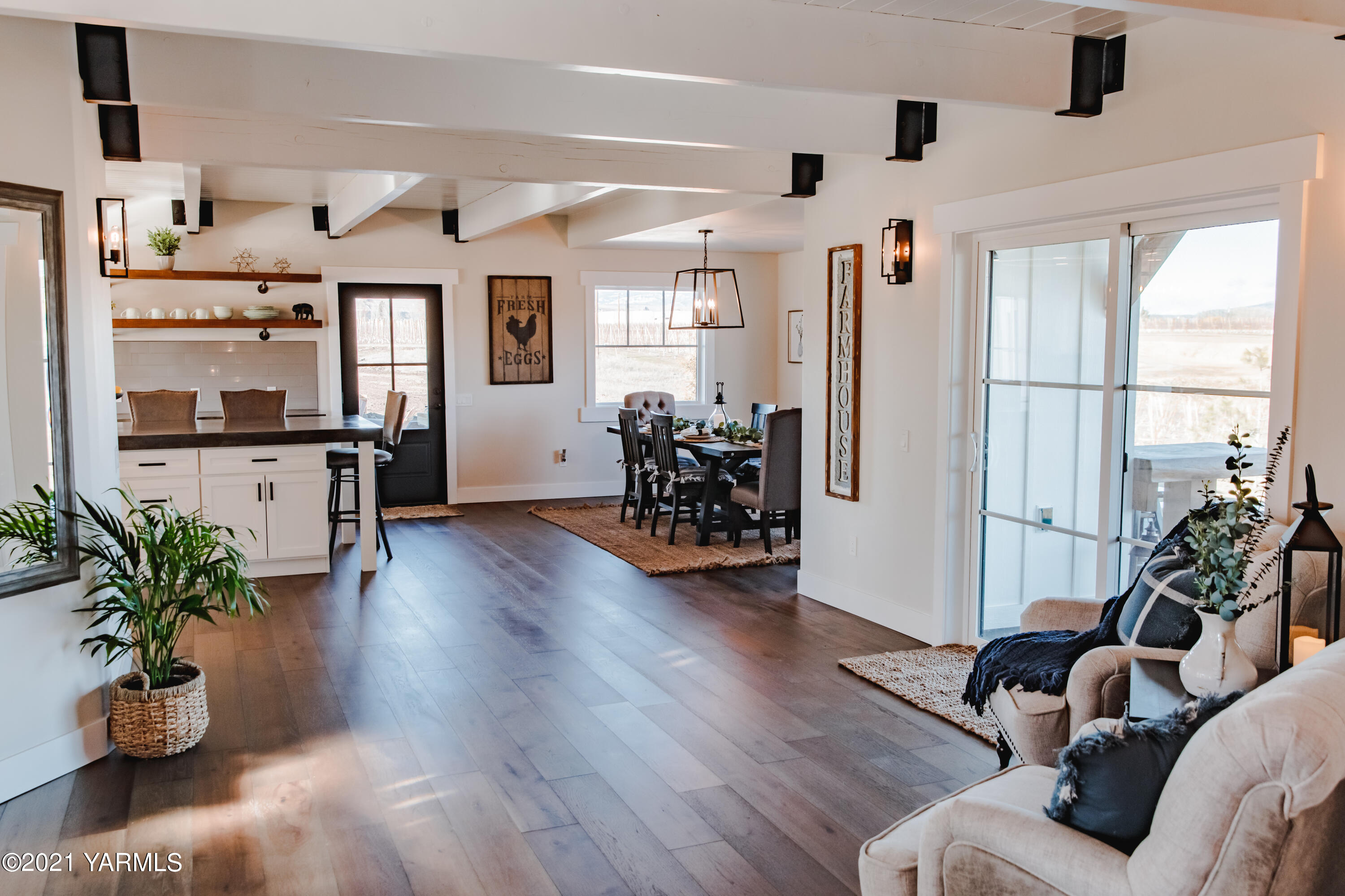 491 Elliott Road Cowiche, WA 98923 - Photo 9 of 49 a view of a livingroom with furniture and a potted plant