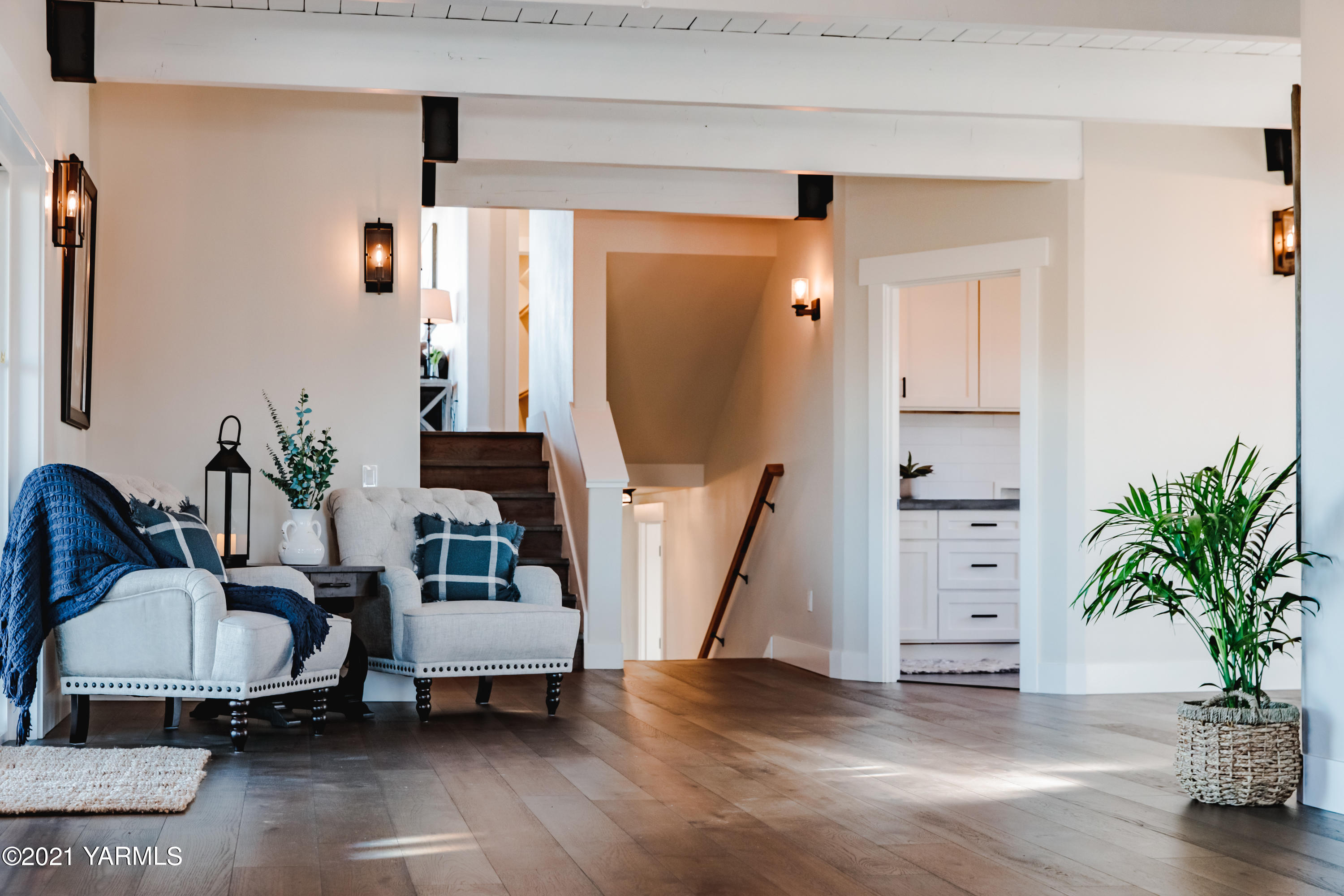 491 Elliott Road Cowiche, WA 98923 - Photo 10 of 49 a living room with furniture and a potted plant