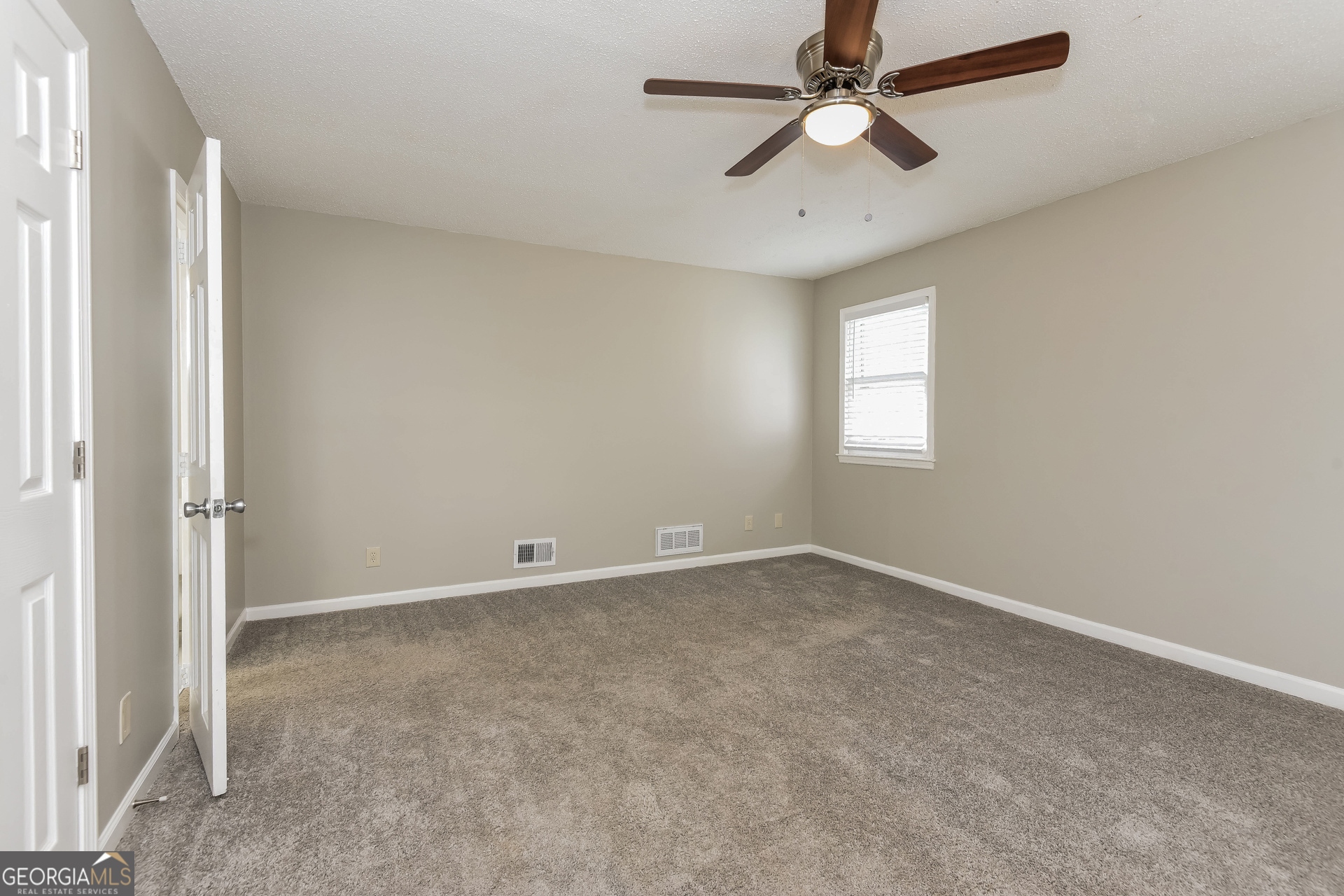 3542 Thompson Bend Gainesville, GA 30506 - Photo 7 of 17