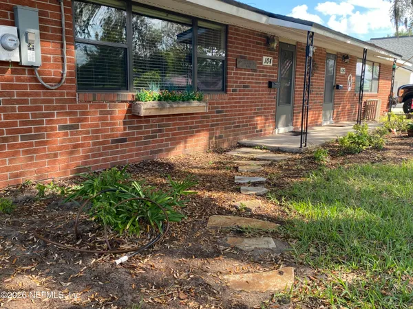 $1,900 | 104 St Elmo Road, Green Cove Springs, FL 32043