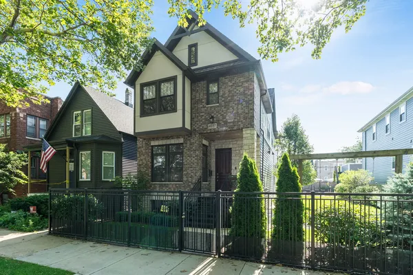 $1,700,000 | 4037 North Richmond Street, Chicago, IL 60618
