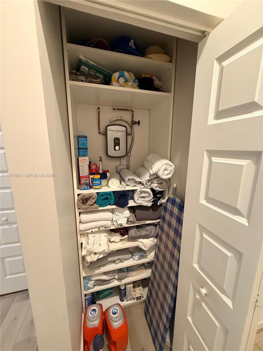 4900 Northwest 83rd Path Doral, FL 33166 - Photo 22 of 39