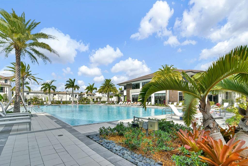 4900 Northwest 83rd Path Doral, FL 33166 - Photo 35 of 39