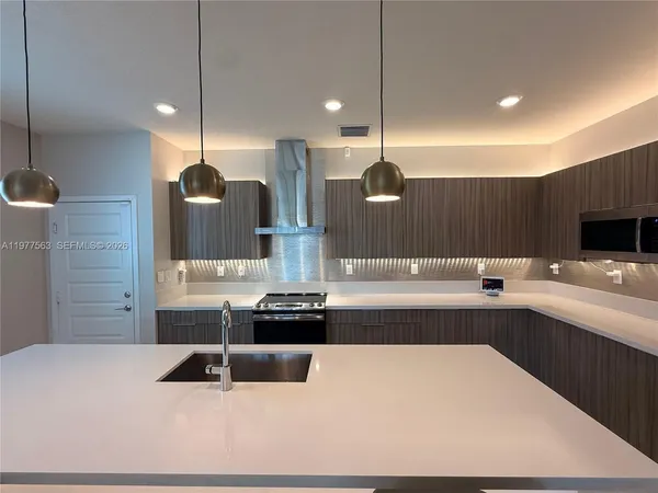 $5,400 | 4900 Northwest 83rd Path, Doral, FL 33166