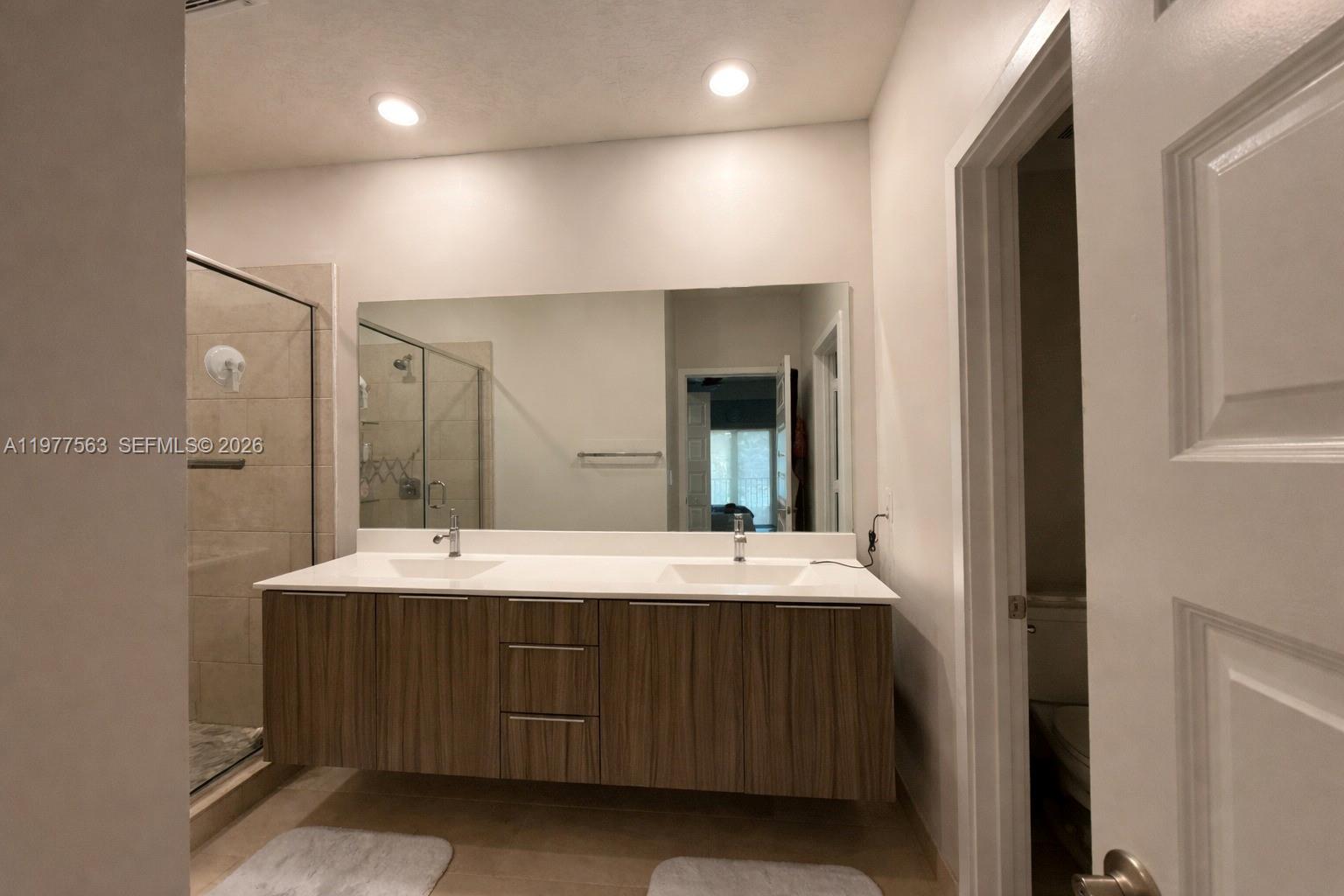 4900 Northwest 83rd Path Doral, FL 33166 - Photo 8 of 39