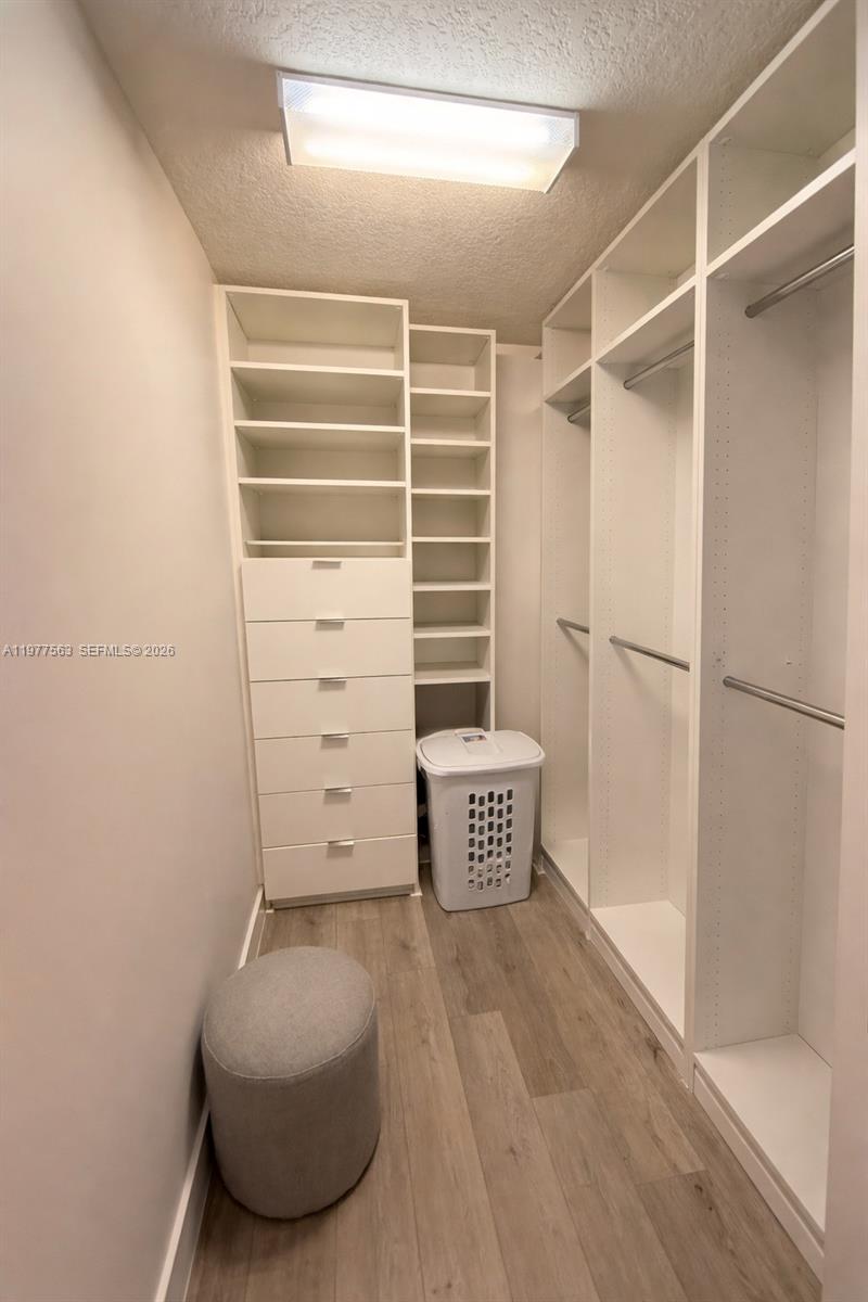 4900 Northwest 83rd Path Doral, FL 33166 - Photo 10 of 39