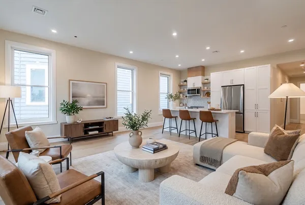 $4,100 | 841 Columbia Road, Unit 6, Boston, MA 02125