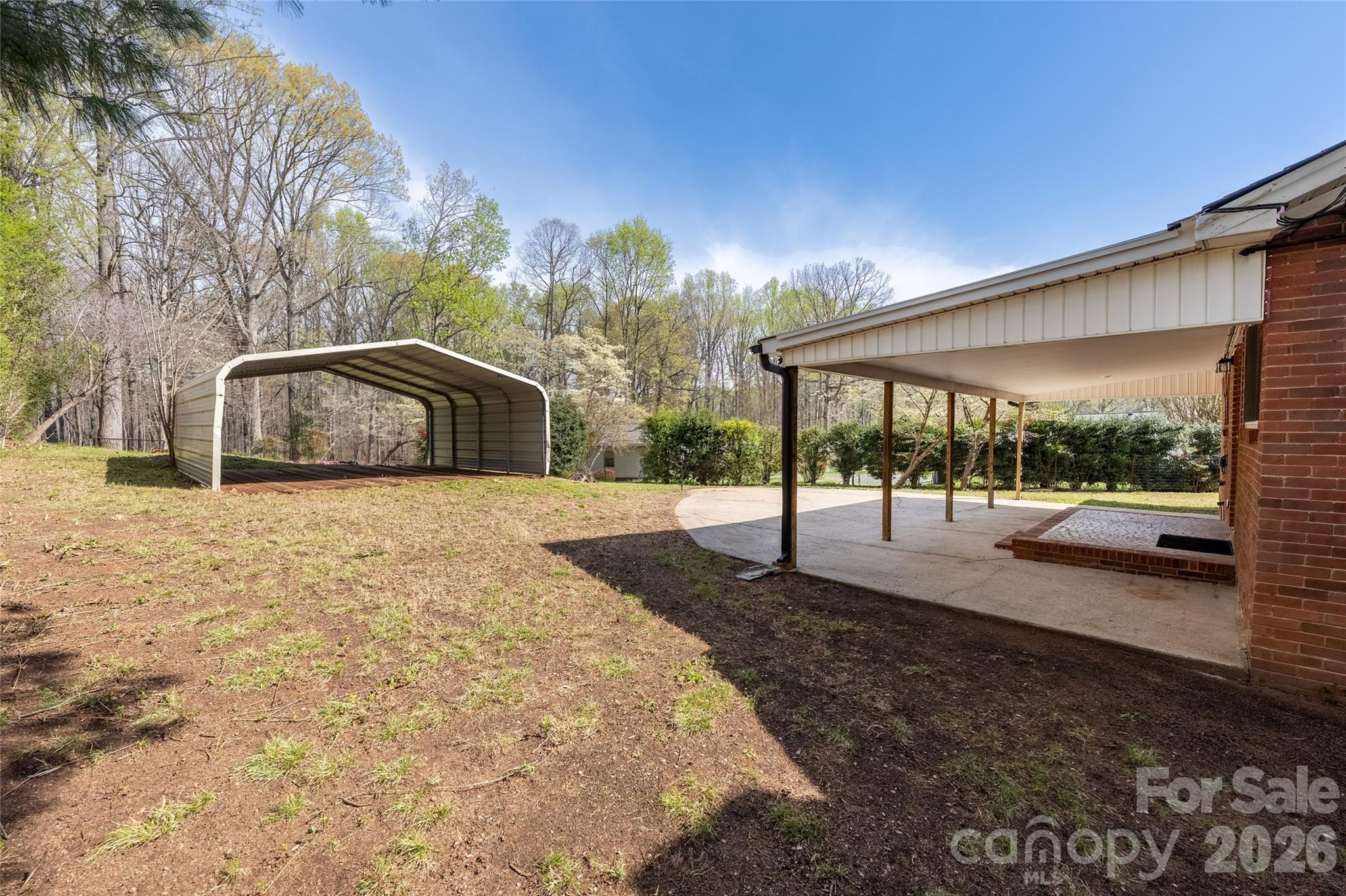 9424 Pembroke Road Huntersville, NC 28078 - Photo 38 of 39 a view of a house with backyard and a garden