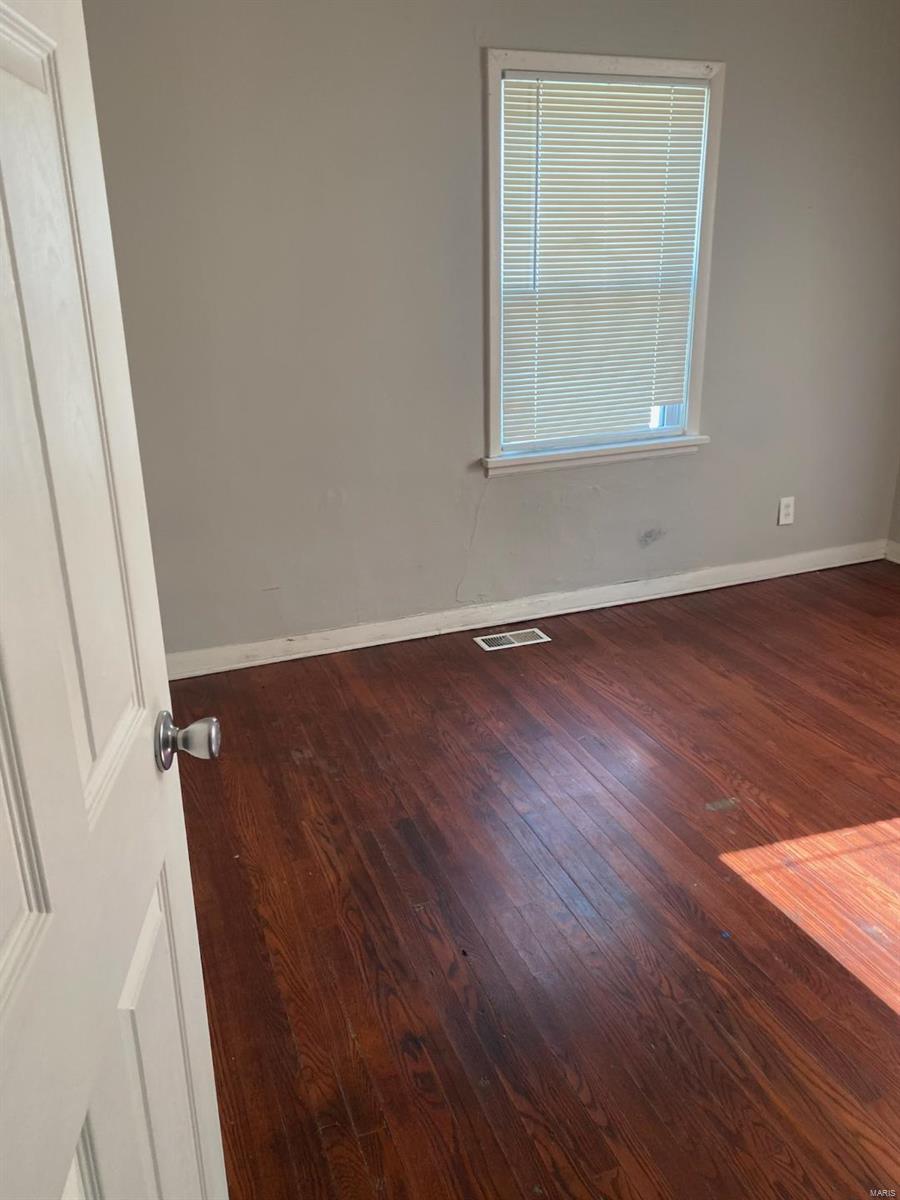 509 Ruggles Road St. Louis, MO 63135 - Photo 3 of 7 Gallery Image 3