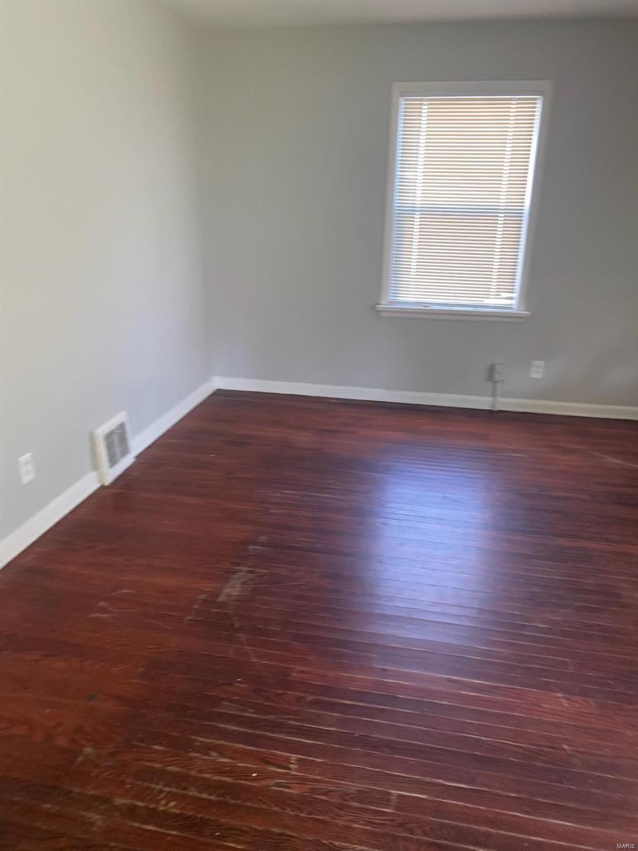 509 Ruggles Road St. Louis, MO 63135 - Photo 4 of 7 Gallery Image 4