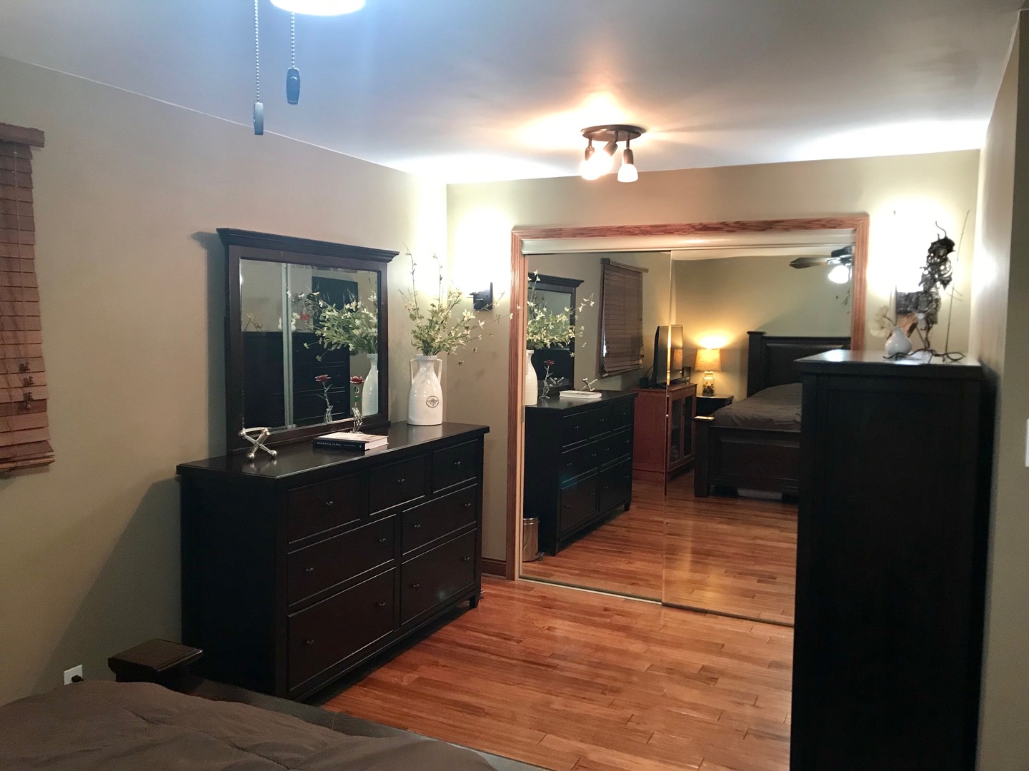 2463 North 2750W Road Kankakee, IL 60901 - Photo 8 of 13 a room with a chandelier and wooden floor
