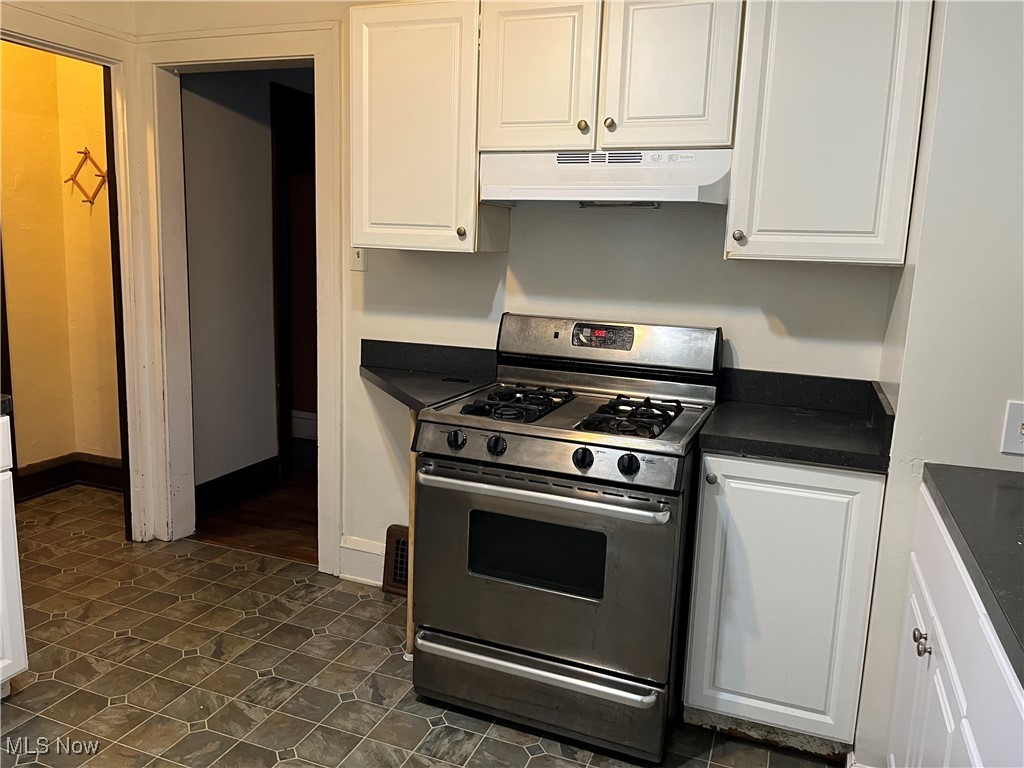 3657 Ludgate Road Cleveland, OH 44120 - Photo 3 of 9