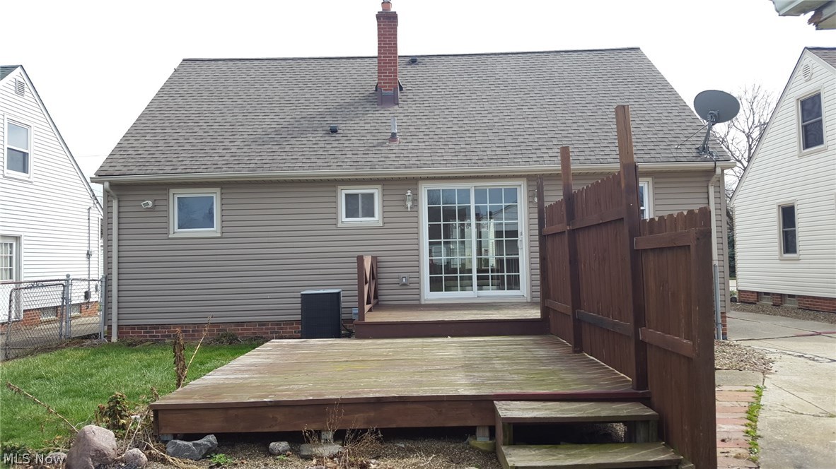 30011 Warren Road Wickliffe, OH 44092 - Photo 2 of 35 Gallery Image 2