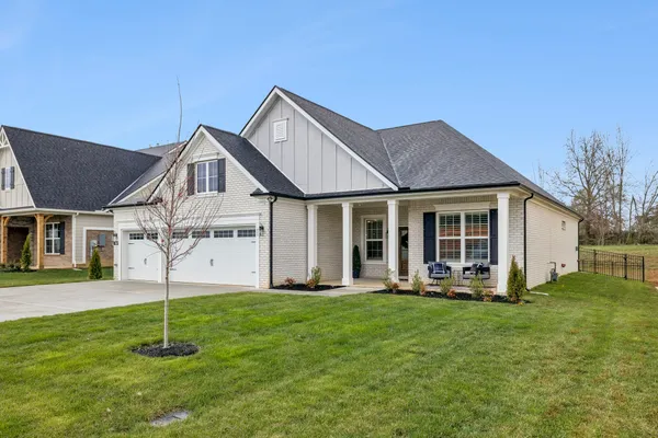 a house that is sitting in the grass