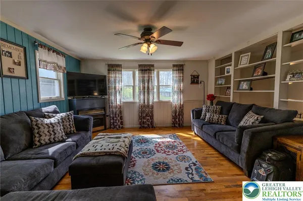 $450,000 | 4556 Chestnut Drive, Bangor, PA 18013