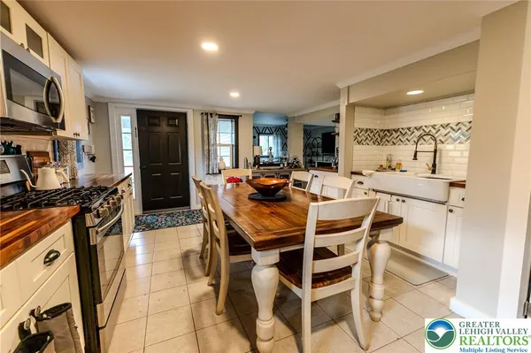 $450,000 | 4556 Chestnut Drive, Bangor, PA 18013