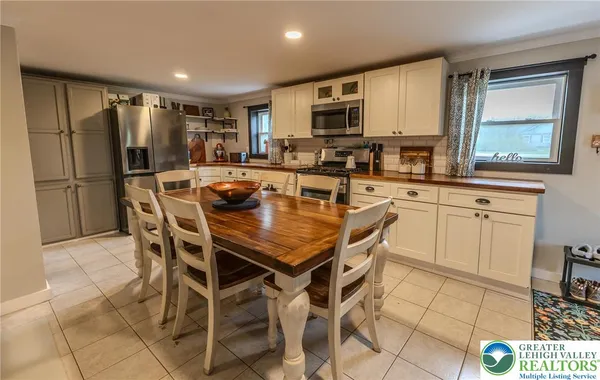 $450,000 | 4556 Chestnut Drive, Bangor, PA 18013