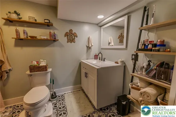 $450,000 | 4556 Chestnut Drive, Bangor, PA 18013