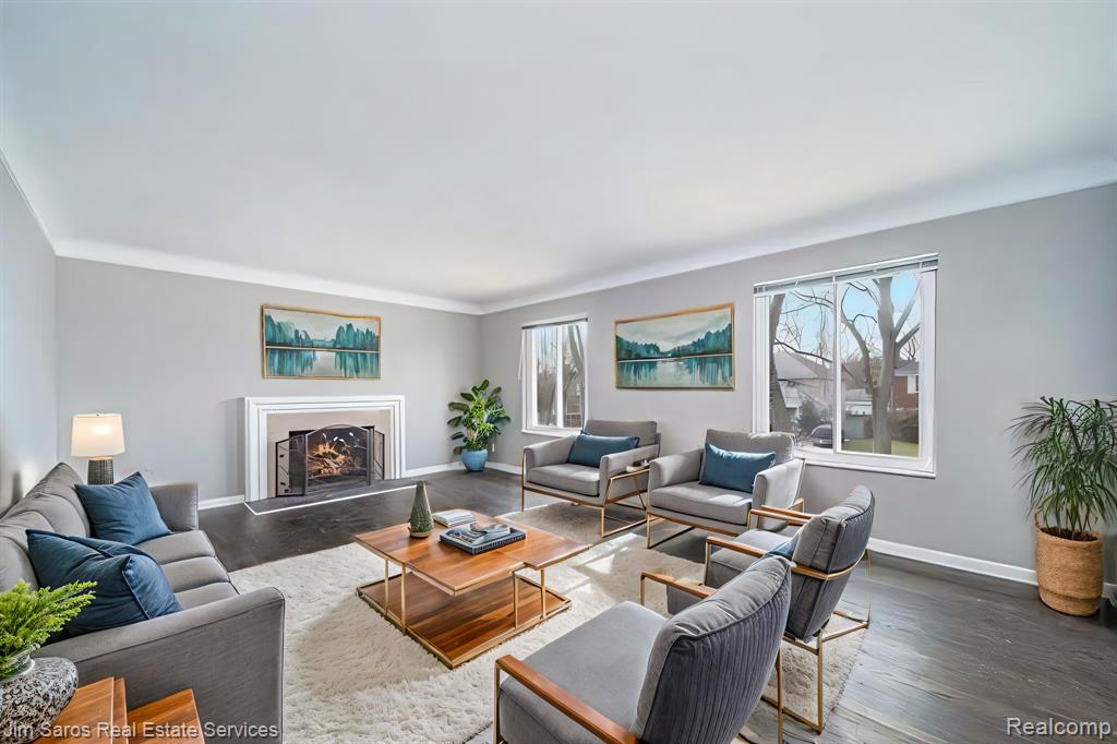 886 Harcourt Road, Unit UPPR Grosse Pointe, MI 48230 - Photo 6 of 11