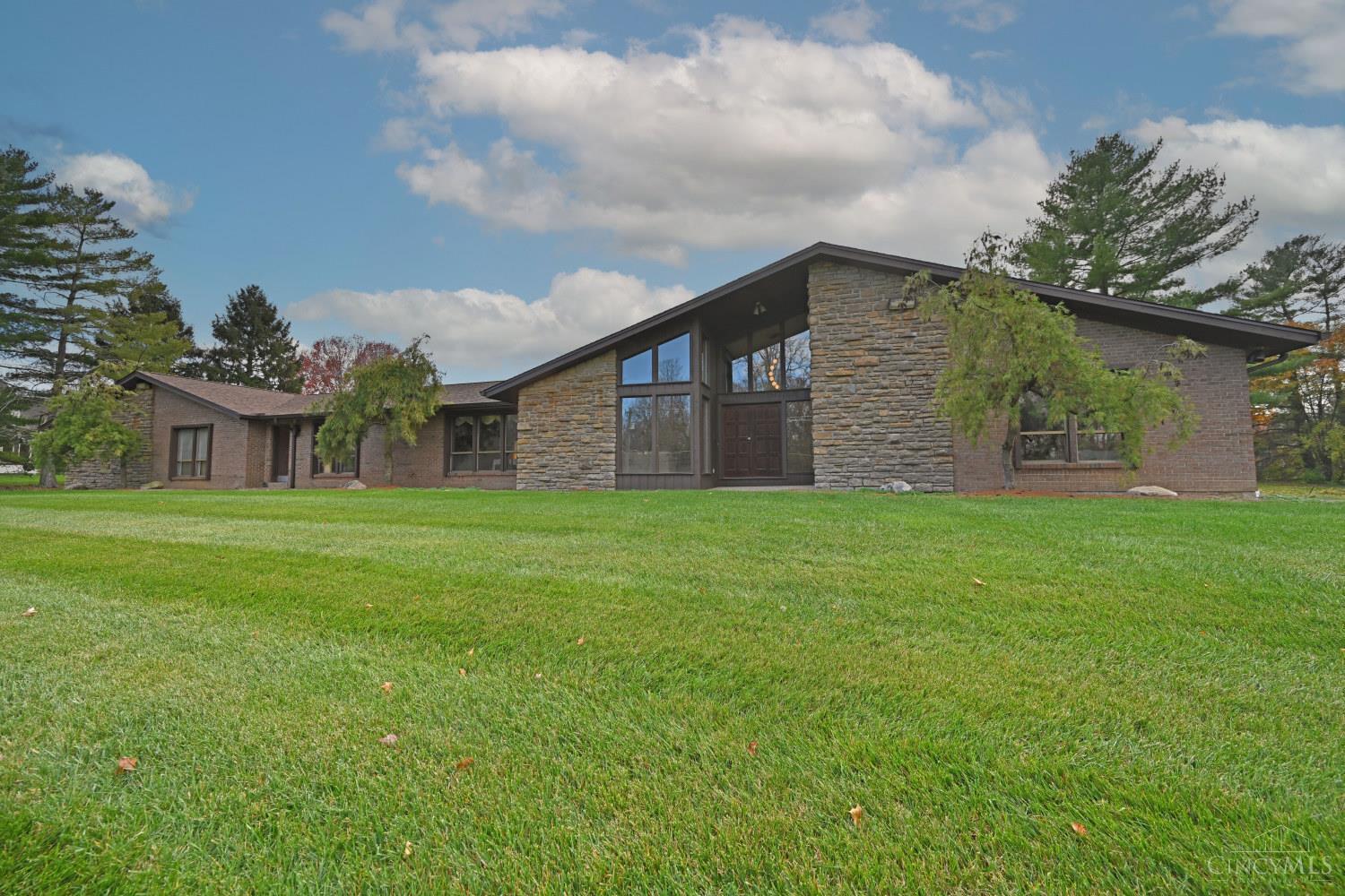 7415 Ayers Road Cincinnati, OH 45255 - Photo 2 of 48