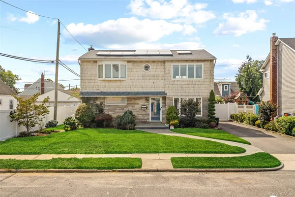 $5,000 | 1051 Park Lane North, Franklin Square, NY 11010