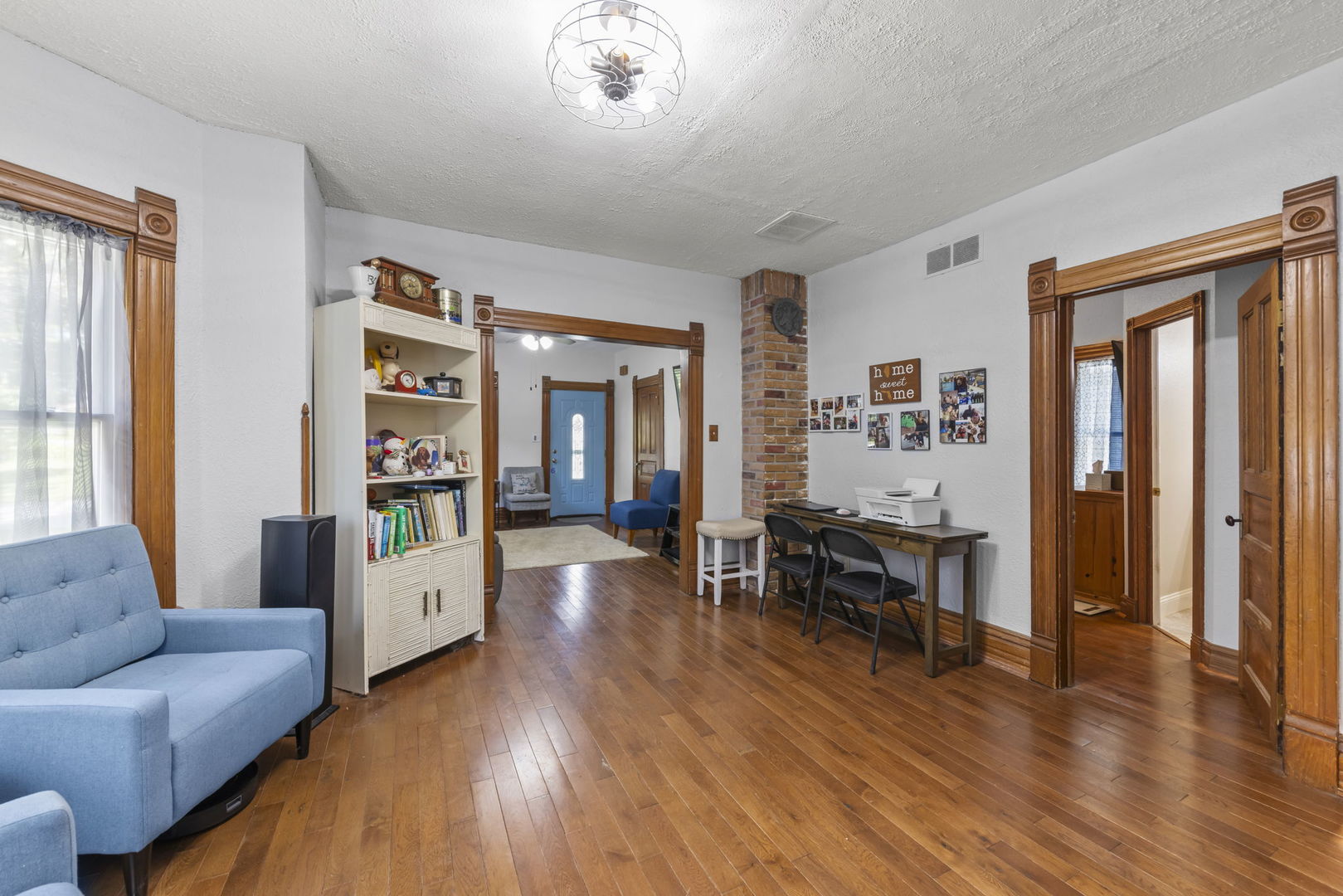 520 South Jefferson Street Lockport, IL 60441 - Photo 7 of 31 a living room with furniture and a wooden floor