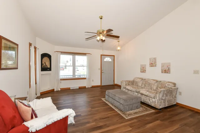 $369,900 | W257 Thompson Circle, Oconomowoc, WI 53066