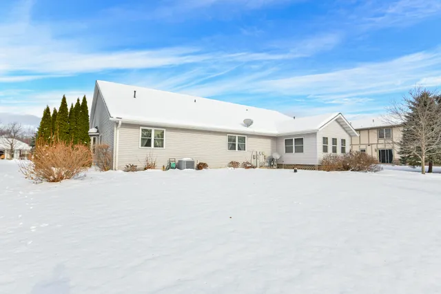$369,900 | W257 Thompson Circle, Oconomowoc, WI 53066