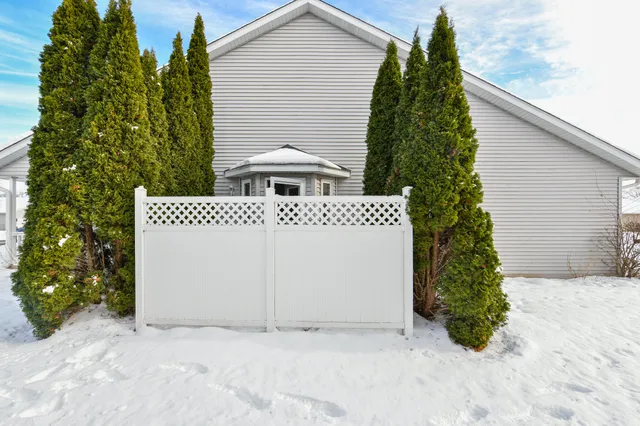 $369,900 | W257 Thompson Circle, Oconomowoc, WI 53066