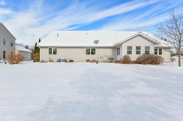 $369,900 | W257 Thompson Circle, Oconomowoc, WI 53066