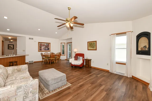 $369,900 | W257 Thompson Circle, Oconomowoc, WI 53066