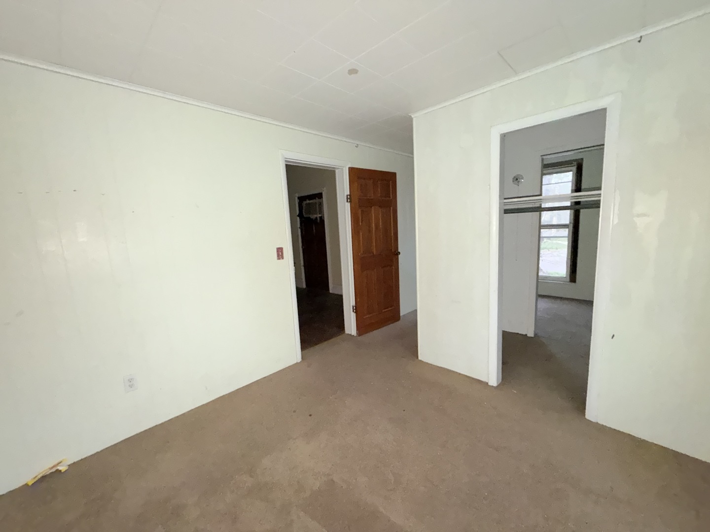 101 5th Street Carmi, IL 62821 - Photo 22 of 28 an empty room with closet and windows
