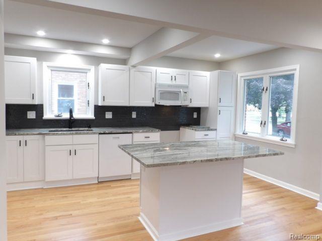 8331 Rosedale Boulevard Allen Park, MI 48101 - Photo 10 of 45 STUNNING ALL NEW KT W/ ELEGANT GRANITE COUNTERS!