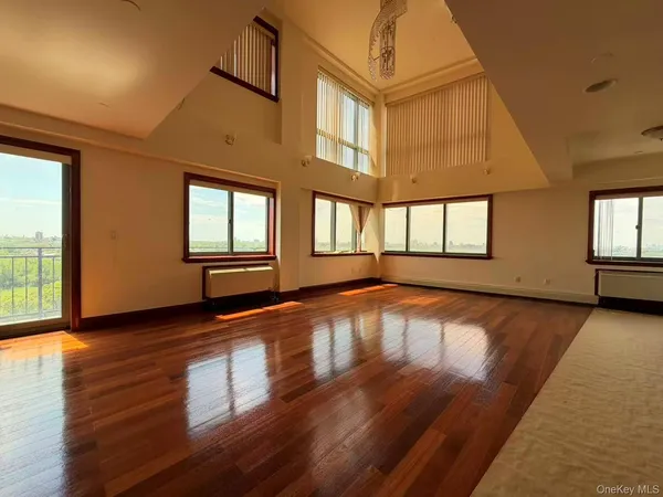 $4,900 | 43-18 Main Street, Unit 12C | Flushing