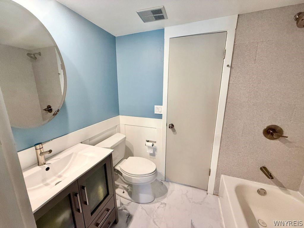 890 Klein Road Amherst, NY 14221 - Photo 42 of 48 Jack and Jill Bathroom