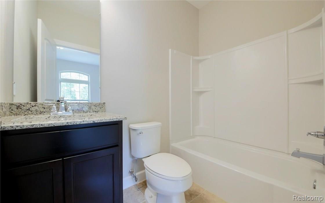 5501 Woodfall Road Clarkston, MI 48348 - Photo 6 of 23 7.jpg