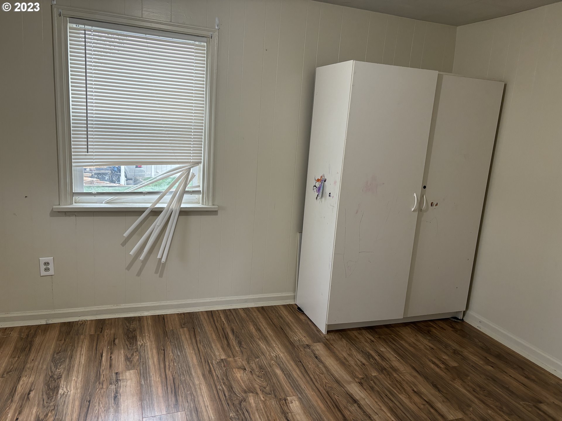 707 Southwest 15th Street Pendleton, OR 97801 - Photo 6 of 20 an empty room with wooden floor and windows
